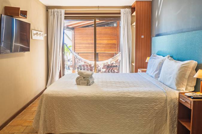 Quarto com varanda e rede
